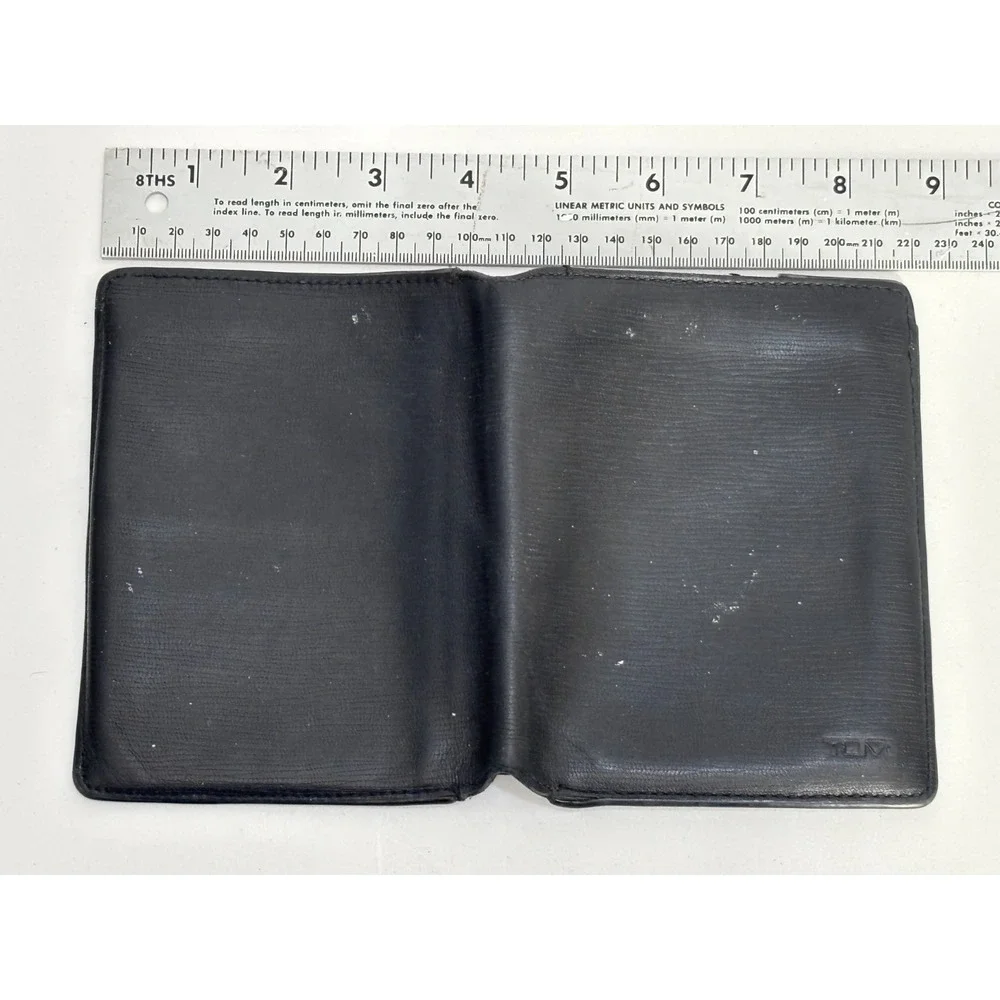 Tumi Bi-Fold Wallet Mens‎ Black Leather Embossed Credit Card Slot Rectangular